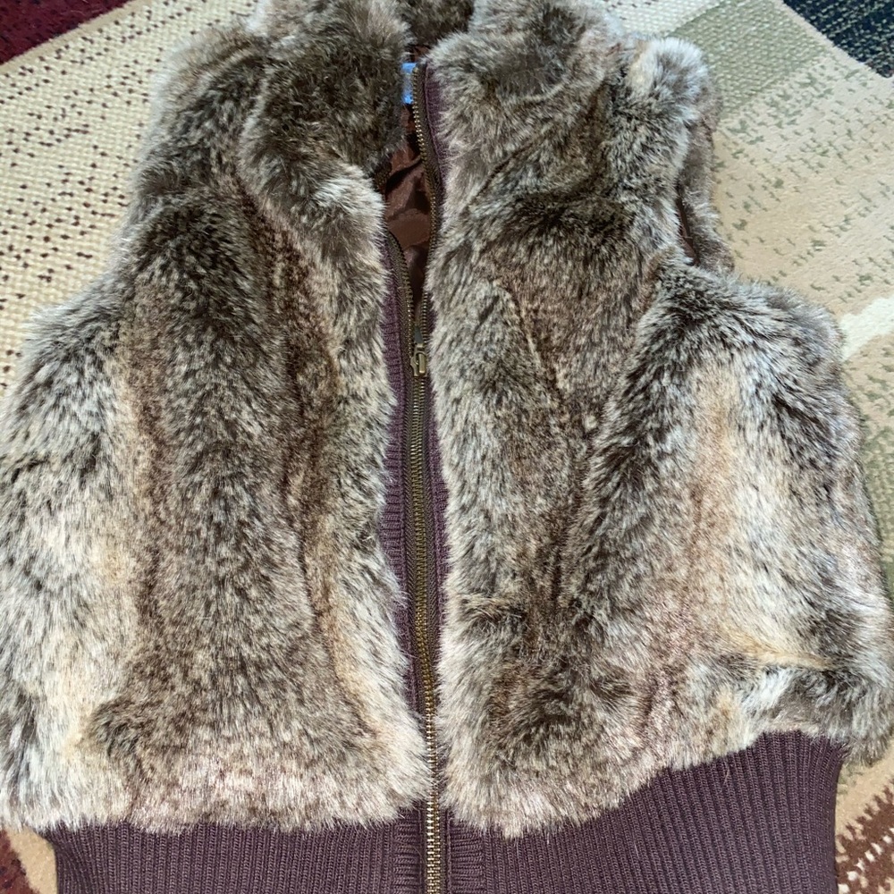 Girls Faux fur vest!